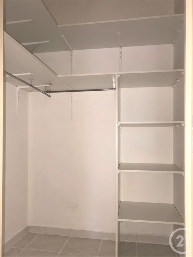 Appartement T4 &agrave; louer - 4 pi&egrave;ces - 75,55 m2 - Arles - 13 - PROVENCE-ALPES-COTE-D-AZUR