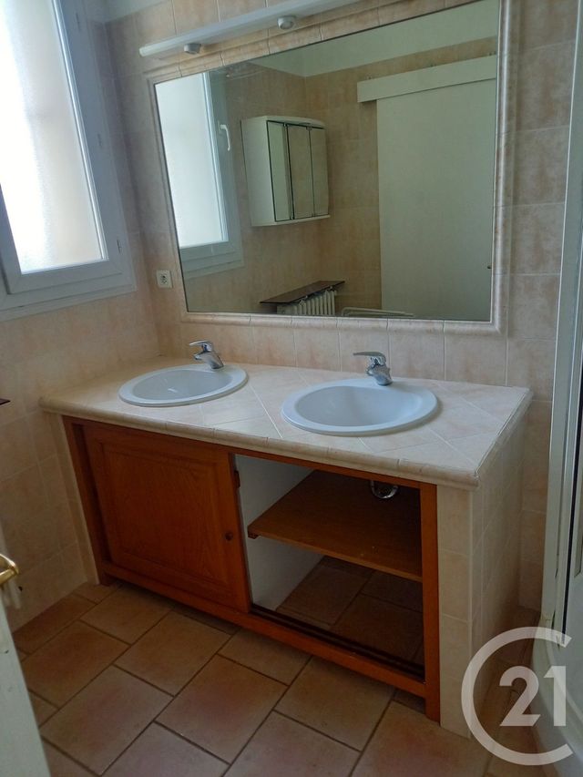 Appartement à louer - 3 pièces - 64 m2 - Avignon - 84 - PROVENCE-ALPES-COTE-D-AZUR