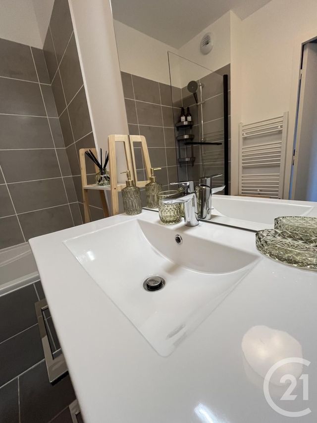 Appartement F3 à louer - 3 pièces - 63,50 m2 - Villeneuve Les Avignon - 30 - LANGUEDOC-ROUSSILLON