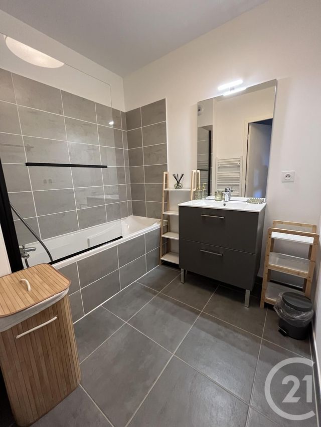 Appartement F3 à louer - 3 pièces - 63,50 m2 - Villeneuve Les Avignon - 30 - LANGUEDOC-ROUSSILLON