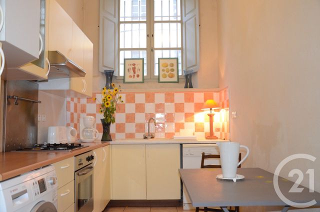 Appartement F4 à louer - 4 pièces - 75 m2 - Avignon - 84 - PROVENCE-ALPES-COTE-D-AZUR