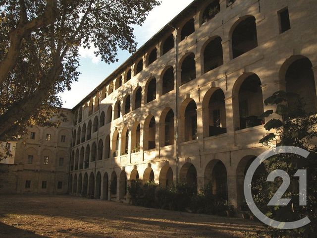 Appartement F4 à louer - 4 pièces - 75 m2 - Avignon - 84 - PROVENCE-ALPES-COTE-D-AZUR