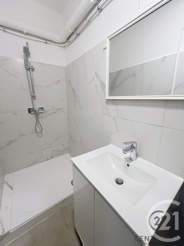 Appartement Studio &agrave; louer - 1 pi&egrave;ce - 24,32 m2 - Villeneuve Les Avignon - 30 - LANGUEDOC-ROUSSILLON