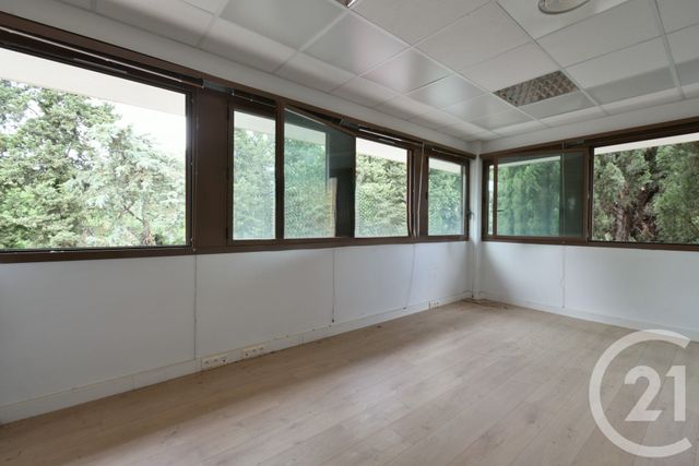 Bureaux à louer - 272.0 m2 - 84 - Vaucluse