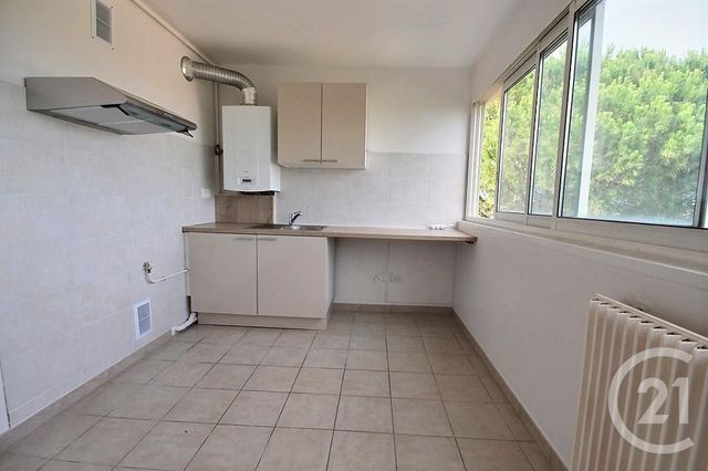 Appartement &agrave; louer - 4 pi&egrave;ces - 73,74 m2 - Villeneuve Les Avignon - 30 - LANGUEDOC-ROUSSILLON