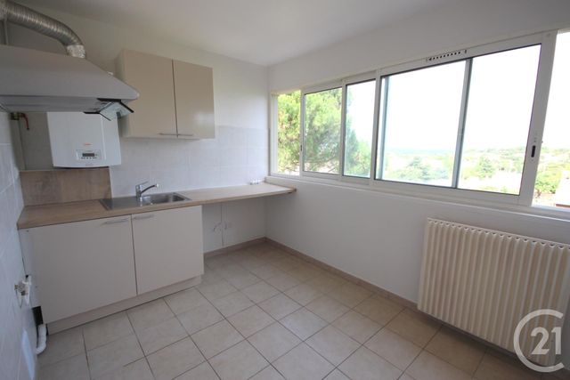 Appartement &agrave; louer - 4 pi&egrave;ces - 73,74 m2 - Villeneuve Les Avignon - 30 - LANGUEDOC-ROUSSILLON