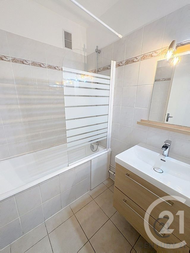 Appartement F4 &agrave; louer - 4 pi&egrave;ces - 71,89 m2 - Villeneuve Les Avignon - 30 - LANGUEDOC-ROUSSILLON