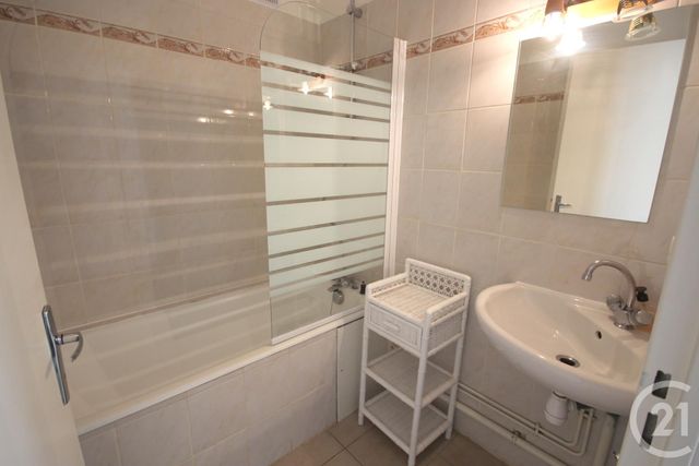 Appartement &agrave; louer - 4 pi&egrave;ces - 73,74 m2 - Villeneuve Les Avignon - 30 - LANGUEDOC-ROUSSILLON