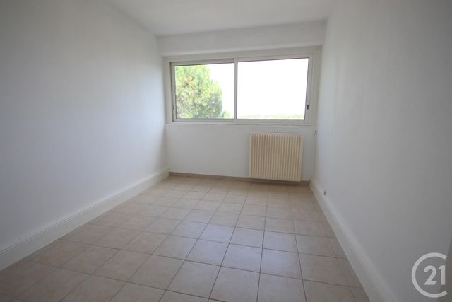 Appartement &agrave; louer - 4 pi&egrave;ces - 73,74 m2 - Villeneuve Les Avignon - 30 - LANGUEDOC-ROUSSILLON