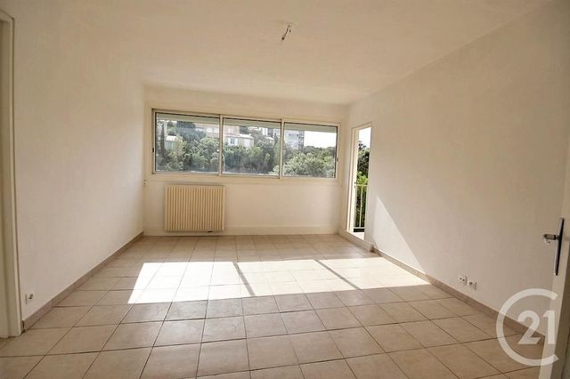 Appartement &agrave; louer - 4 pi&egrave;ces - 73,74 m2 - Villeneuve Les Avignon - 30 - LANGUEDOC-ROUSSILLON