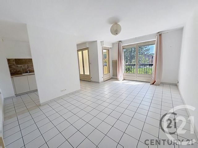 Appartement F2 &agrave; louer - 2 pi&egrave;ces - 49,30 m2 - Les Angles - 30 - LANGUEDOC-ROUSSILLON