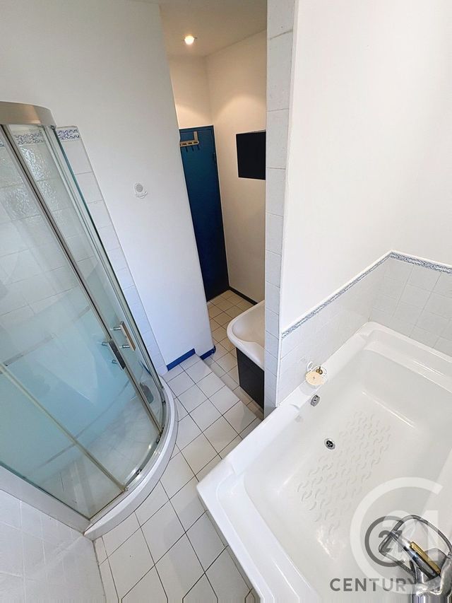 Maison &agrave; louer - 6 pi&egrave;ces - 166 m2 - Villeneuve Les Avignon - 30 - LANGUEDOC-ROUSSILLON