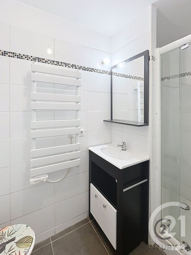 Appartement &agrave; louer - 3 pi&egrave;ces - 48 m2 - Avignon - 84 - PROVENCE-ALPES-COTE-D-AZUR