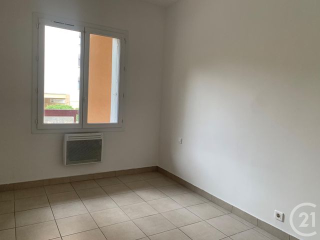 Appartement F2 &agrave; louer - 2 pi&egrave;ces - 49 m2 - Les Angles - 30 - LANGUEDOC-ROUSSILLON