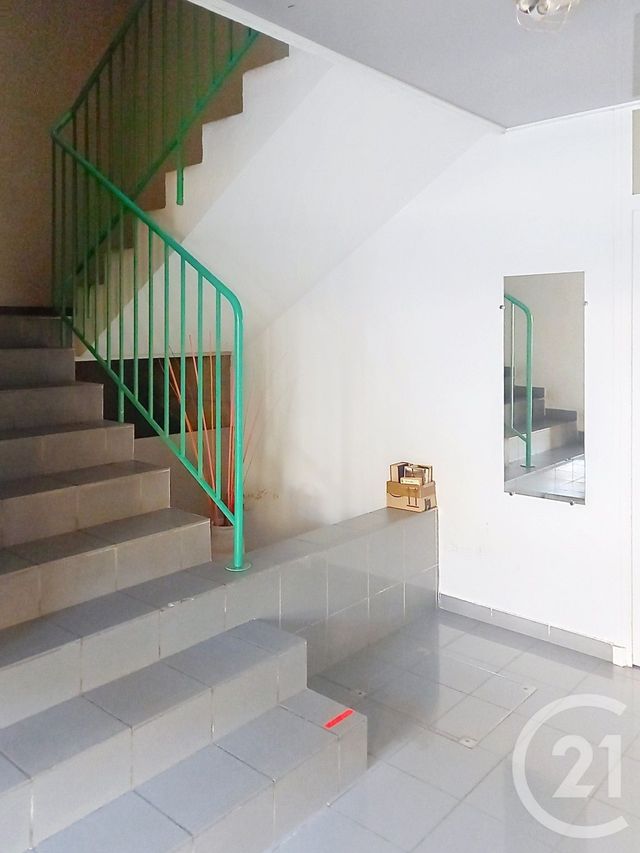 Appartement F2 &agrave; louer - 2 pi&egrave;ces - 50 m2 - Villeneuve Les Avignon - 30 - LANGUEDOC-ROUSSILLON