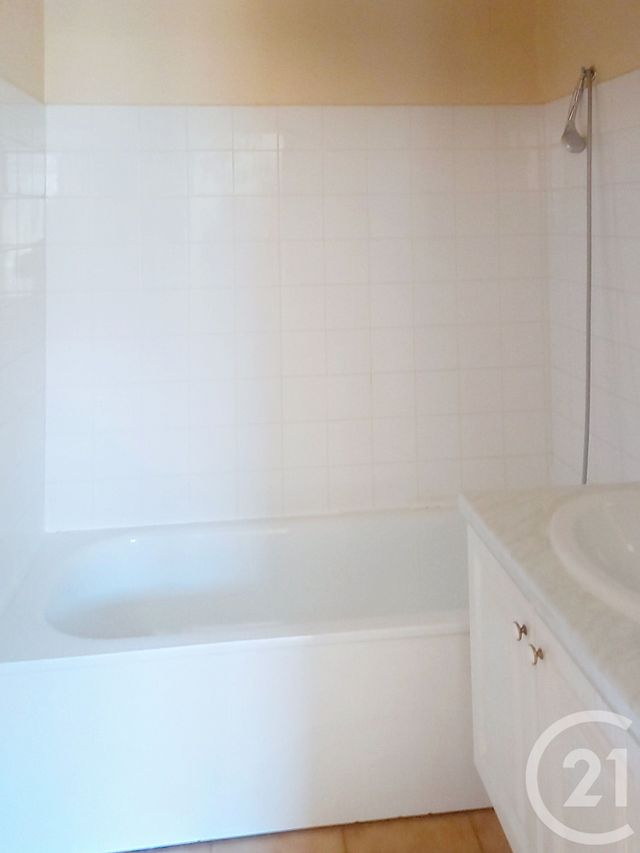 Appartement F2 &agrave; louer - 2 pi&egrave;ces - 50 m2 - Villeneuve Les Avignon - 30 - LANGUEDOC-ROUSSILLON