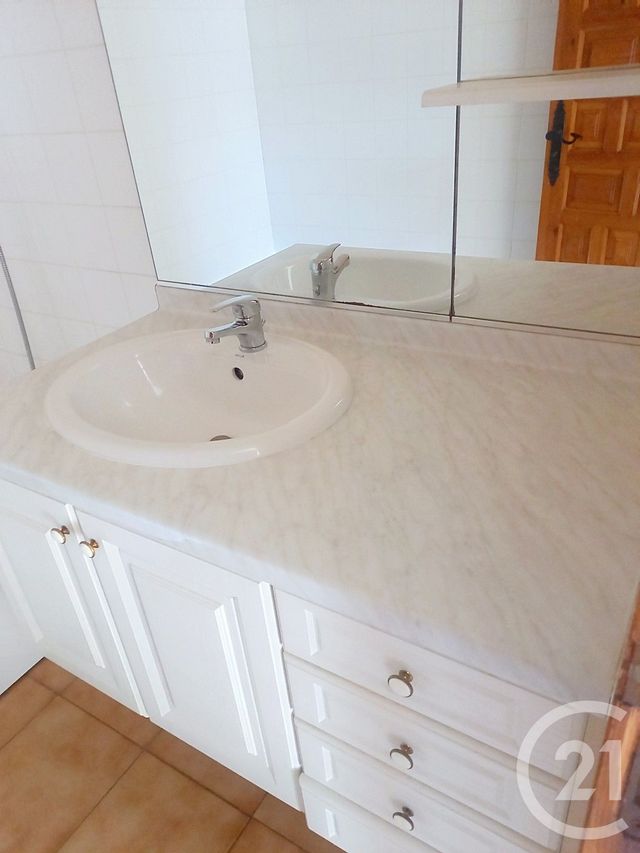 Appartement F2 &agrave; louer - 2 pi&egrave;ces - 50 m2 - Villeneuve Les Avignon - 30 - LANGUEDOC-ROUSSILLON