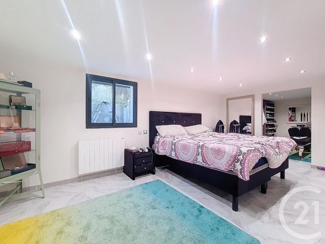 Maison à vendre - 7 pièces - 185 m2 - Chennevieres Sur Marne - 94 - ILE-DE-FRANCE