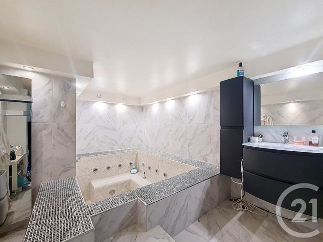 Maison à vendre - 7 pièces - 185 m2 - Chennevieres Sur Marne - 94 - ILE-DE-FRANCE