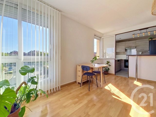 Appartement F3 &agrave; louer - 3 pi&egrave;ces - 61,51 m2 - Pontault Combault - 77 - ILE-DE-FRANCE