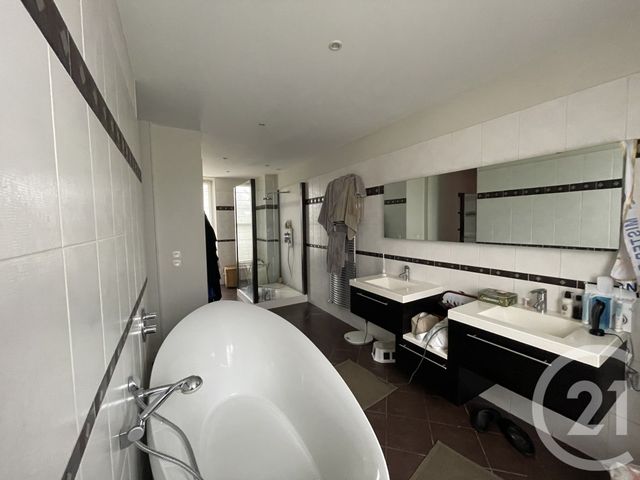 Maison à vendre - 6 pièces - 207 m2 - La Varenne St Hilaire - 94 - ILE-DE-FRANCE