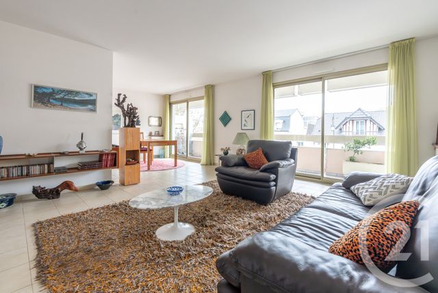 Prix immobilier LA VARENNE ST HILAIRE - Photo d’un appartement vendu