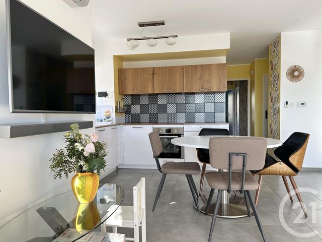 Appartement F4 à vendre - 4 pièces - 79 m2 - St Cyr Sur Mer - 83 - PROVENCE-ALPES-COTE-D-AZUR