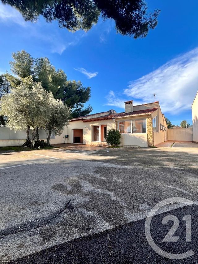 Local commercial à louer - 134.0 m2 - 83 - Var