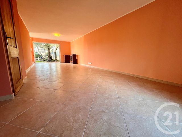 Local commercial à louer - 134.0 m2 - 83 - Var