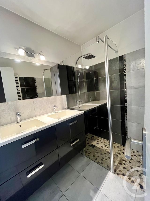 Appartement F3 &agrave; louer - 3 pi&egrave;ces - 55,98 m2 - Six Fours Les Plages - 83 - PROVENCE-ALPES-COTE-D-AZUR