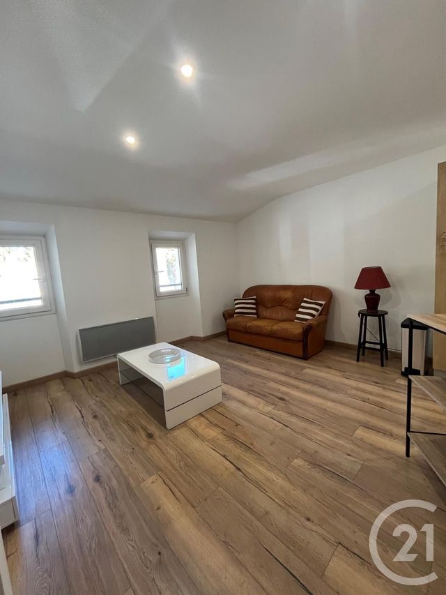 Appartement F1 &agrave; louer - 1 pi&egrave;ce - 24,39 m2 - St Cyr Sur Mer - 83 - PROVENCE-ALPES-COTE-D-AZUR