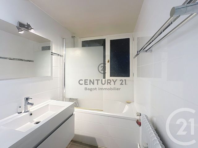 Appartement &agrave; louer - 5 pi&egrave;ces - 70 m2 - Tourgeville - 14 - BASSE-NORMANDIE