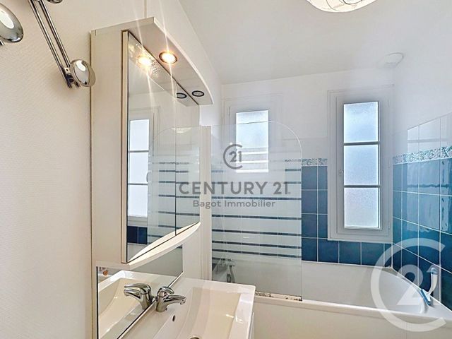 Appartement F4 &agrave; louer - 4 pi&egrave;ces - 65 m2 - Pont L Eveque - 14 - BASSE-NORMANDIE