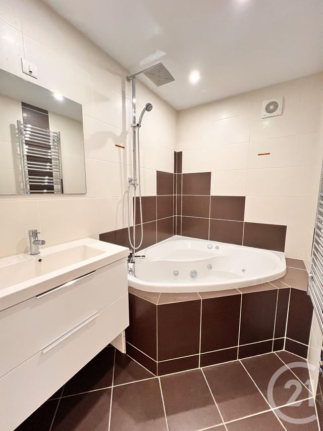 Appartement F5 à vendre - 5 pièces - 82,20 m2 - Joue Les Tours - 37 - CENTRE