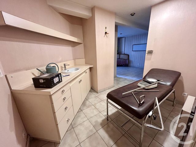 Maison à vendre - 8 pièces - 141 m2 - Veigne - 37 - CENTRE