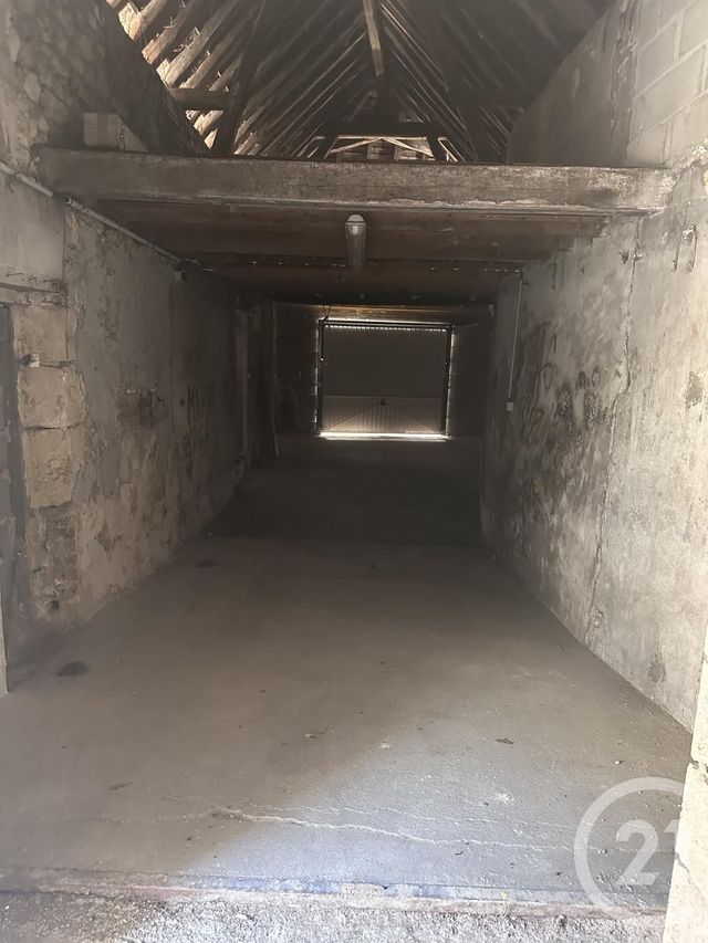 Parking &agrave; louer - 40 m2 - Nazelles Negron - 37 - CENTRE