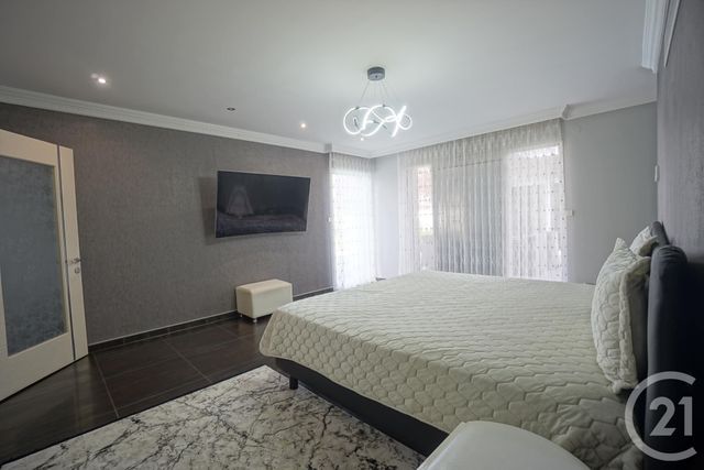 Maison &agrave; louer - 7 pi&egrave;ces - 220 m2 - Joue Les Tours - 37 - CENTRE