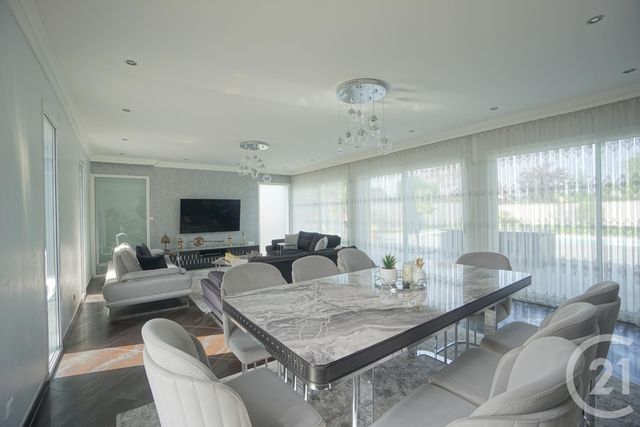 Maison &agrave; louer - 7 pi&egrave;ces - 220 m2 - Joue Les Tours - 37 - CENTRE