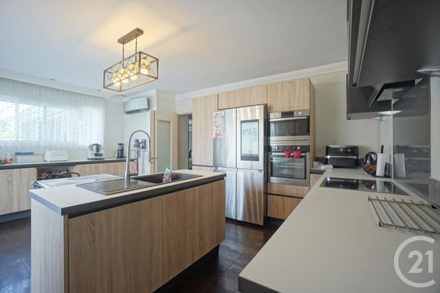 Maison &agrave; louer - 7 pi&egrave;ces - 220 m2 - Joue Les Tours - 37 - CENTRE