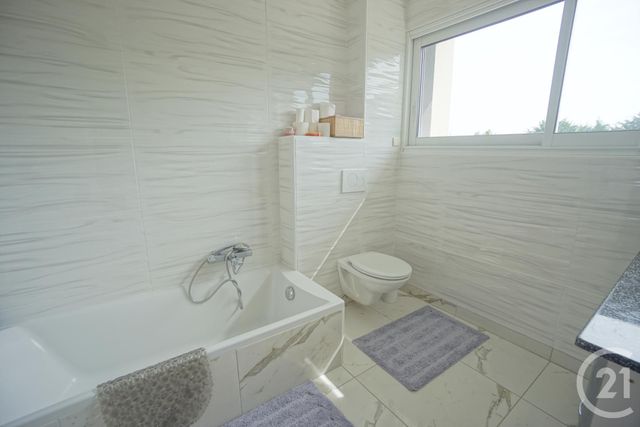 Maison &agrave; louer - 7 pi&egrave;ces - 220 m2 - Joue Les Tours - 37 - CENTRE