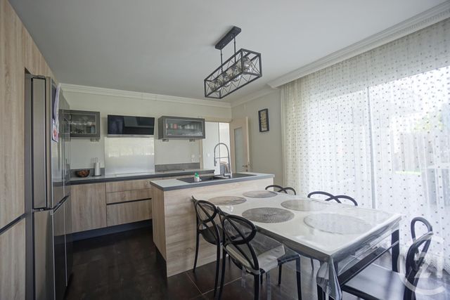 Maison &agrave; louer - 7 pi&egrave;ces - 220 m2 - Joue Les Tours - 37 - CENTRE