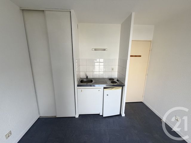 Appartement Studio &agrave; louer - 1 pi&egrave;ce - 18,16 m2 - Tours - 37 - CENTRE
