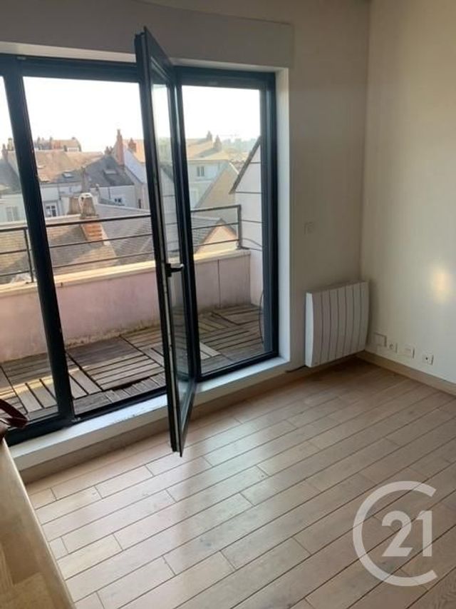 Appartement F4 &agrave; louer - 4 pi&egrave;ces - 72 m2 - Tours - 37 - CENTRE