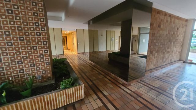 Appartement F4 &agrave; louer - 4 pi&egrave;ces - 73 m2 - Tours - 37 - CENTRE