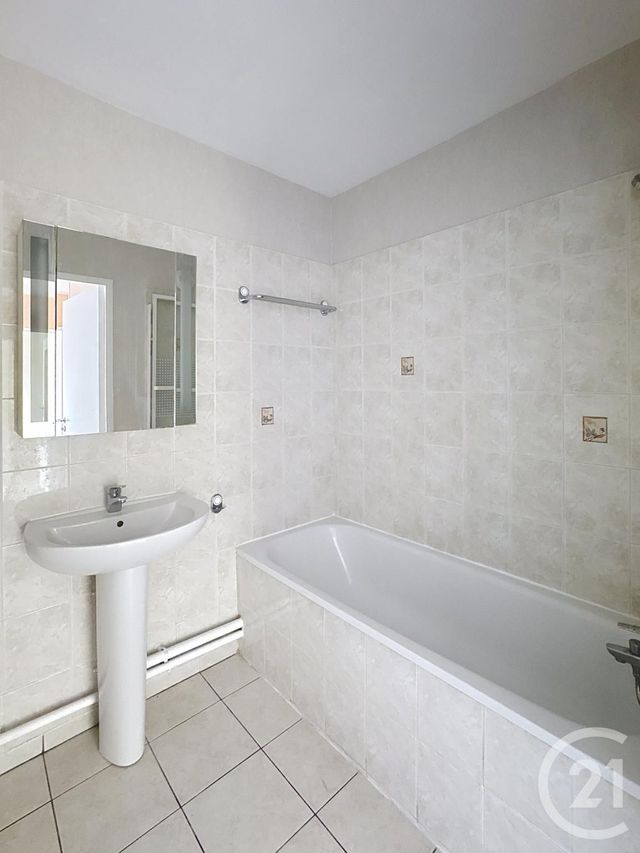 Appartement F2 à vendre - 2 pièces - 45,60 m2 - La Chapelle St Mesmin - 45 - CENTRE