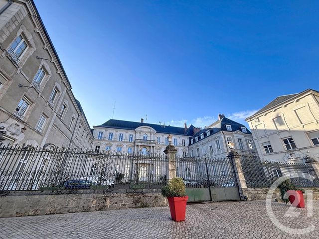 Appartement F4 &agrave; louer - 5 pi&egrave;ces - 130,69 m2 - Orleans - 45 - CENTRE