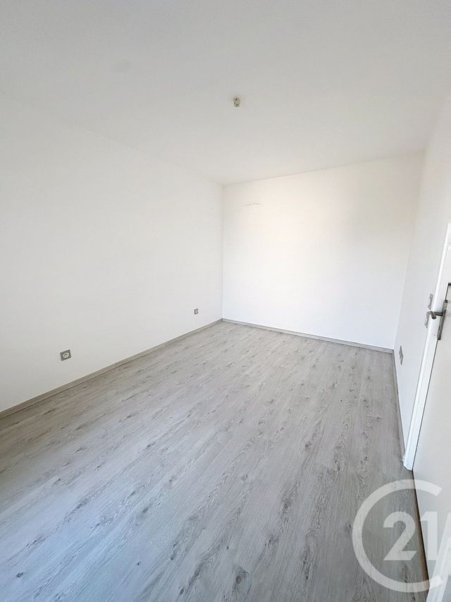 Appartement F2 &agrave; louer - 2 pi&egrave;ces - 42 m2 - La Chapelle St Mesmin - 45 - CENTRE