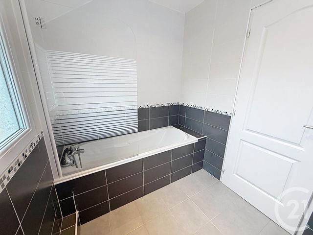 Maison &agrave; louer - 5 pi&egrave;ces - 122 m2 - Fleury Les Aubrais - 45 - CENTRE