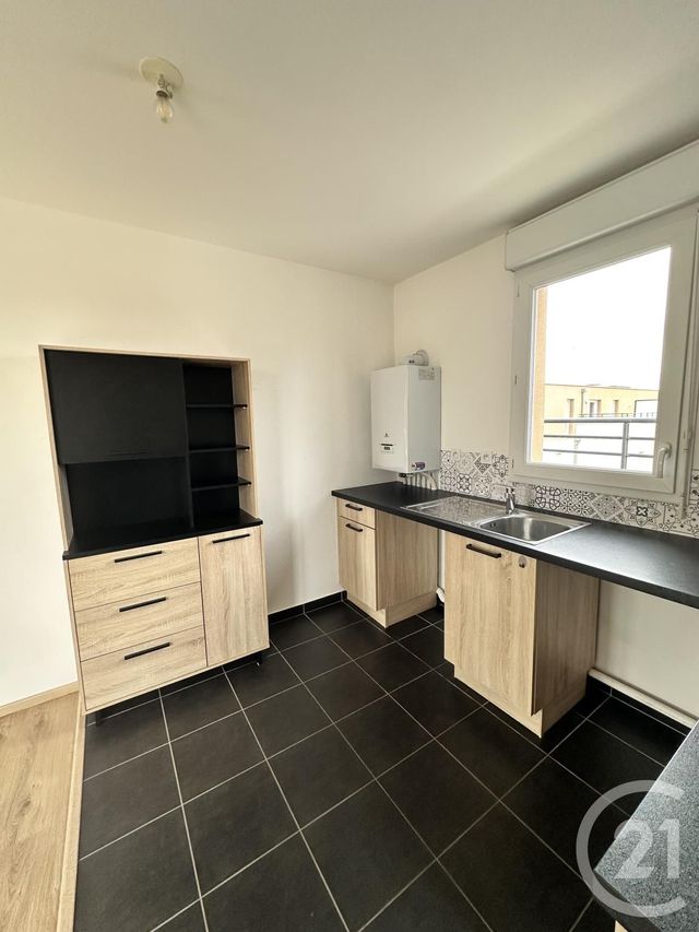 Appartement F2 &agrave; louer - 2 pi&egrave;ces - 58,19 m2 - La Chapelle St Mesmin - 45 - CENTRE