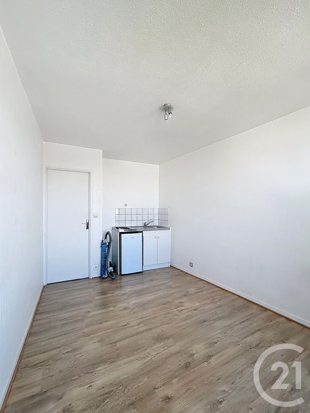 Appartement Studio &agrave; louer - 1 pi&egrave;ce - 19 m2 - Orleans - 45 - CENTRE